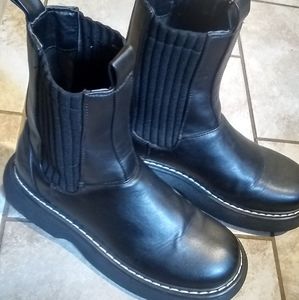 Public Desire Chelsea Boots size 5 in black knit mix